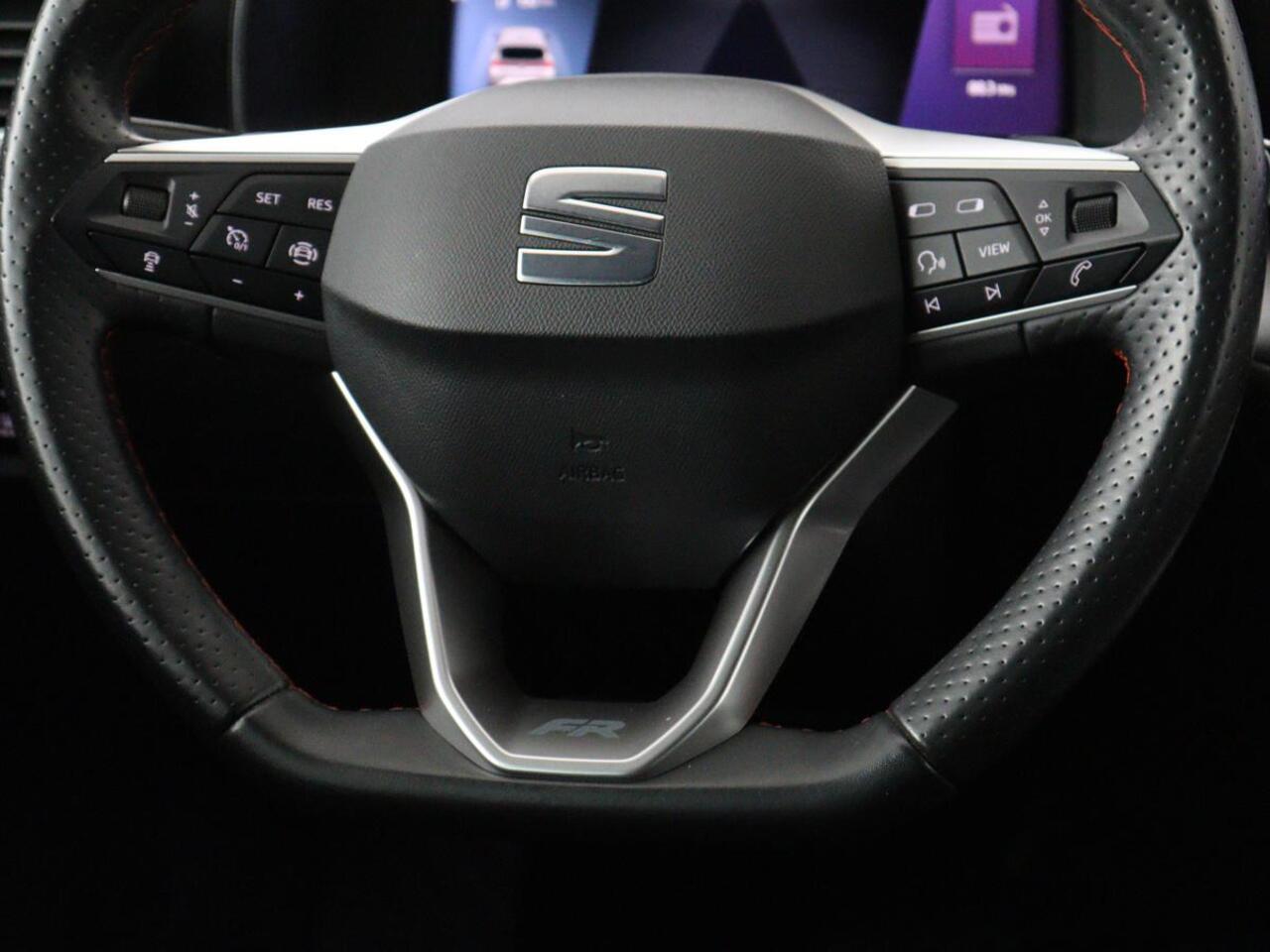 Seat LEON 1.4 TSI eHybrid PHEV FR | Trekhaak | Adaptive cruise | Carplay | Sfeerverlichting | Navigatie | Side Assist | Parkeerhulp | Full LED | Bluetooth | PHEV | Plug In