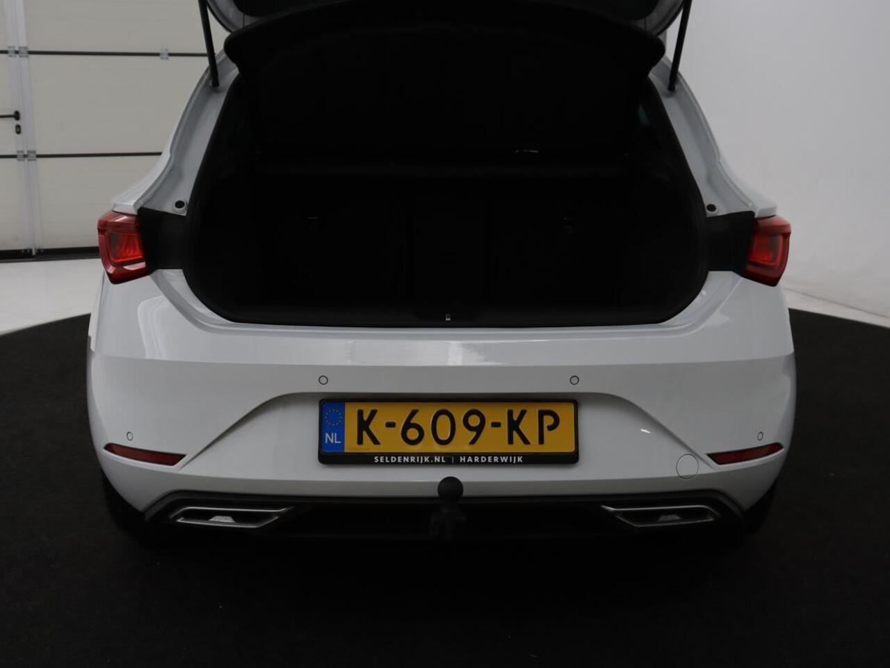 Seat LEON 1.4 TSI eHybrid PHEV FR | Trekhaak | Adaptive cruise | Carplay | Sfeerverlichting | Navigatie | Side Assist | Parkeerhulp | Full LED | Bluetooth | PHEV | Plug In