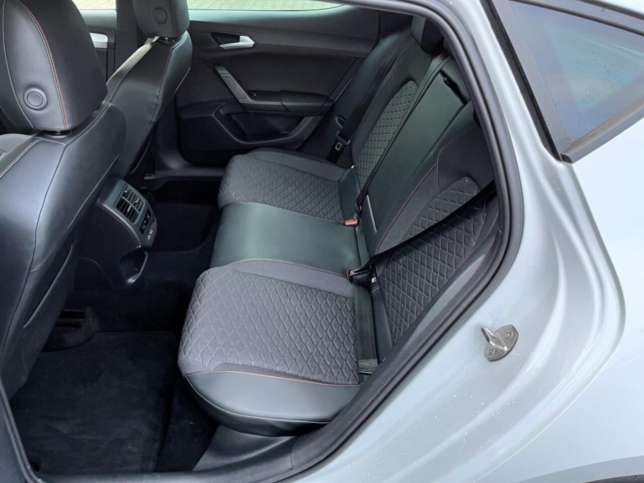 Seat LEON 1.4 TSI eHybrid / FR / 1e eigenaar / Carplay / Cruise control / LED
