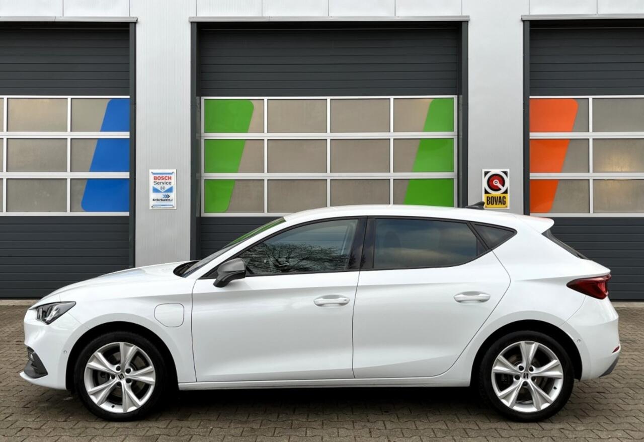 Seat LEON 1.4 TSI eHybrid / FR / 1e eigenaar / Carplay / Cruise control / LED
