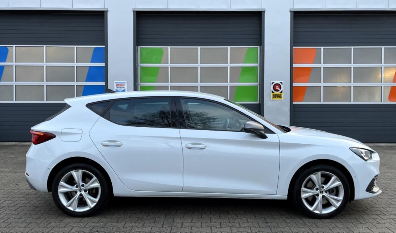 Seat LEON 1.4 TSI eHybrid / FR / 1e eigenaar / Carplay / Cruise control / LED