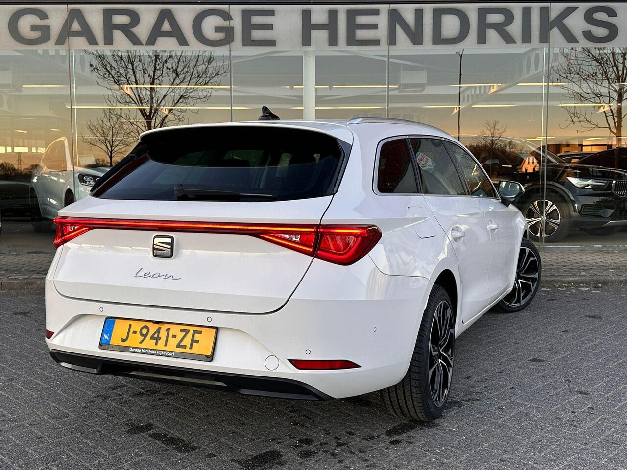 Seat LEON Sportstourer 1.5 TSI Style Launch Edition My 2021 | 18"LM | Trekhaak | Full LED | Climate V=A | Navi |