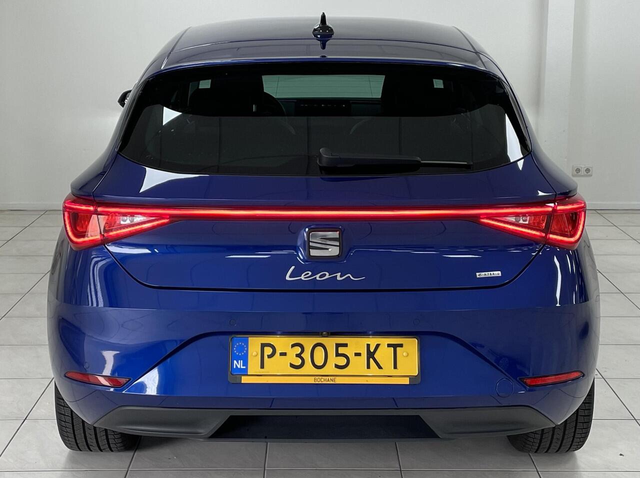 Seat LEON 1.4 TSI eHybrid PHEV FR Business Intense | Achteruitrijcamera | Stoelverwarming | Lichtmetalen velgen 18"