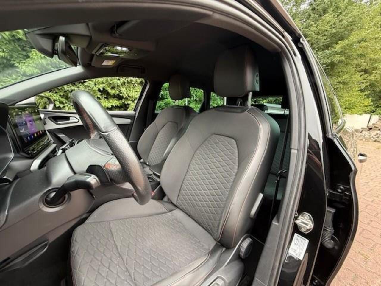 Seat LEON SPORTSTOURER 1.5 eTSI 150PK FR LAUNCH EDITION/LED/NAV/HLEER/ACARPLAY