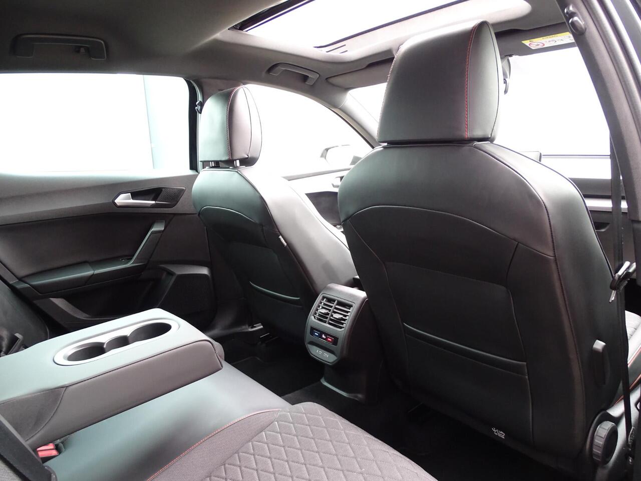 Seat LEON 1.4 TSI eHybrid PHEV FR Business Intense AUTOMAAT | PANORAMADAK | STUUR-STOELVERWARMING | NAVIAGATIE | ACHTERUIT RIJ CAMERA | LED PAKKET | VOLLEDIG DIGITAAL INSTRUMENTENPANEEL | DAB | KEYLESS ENTRY |