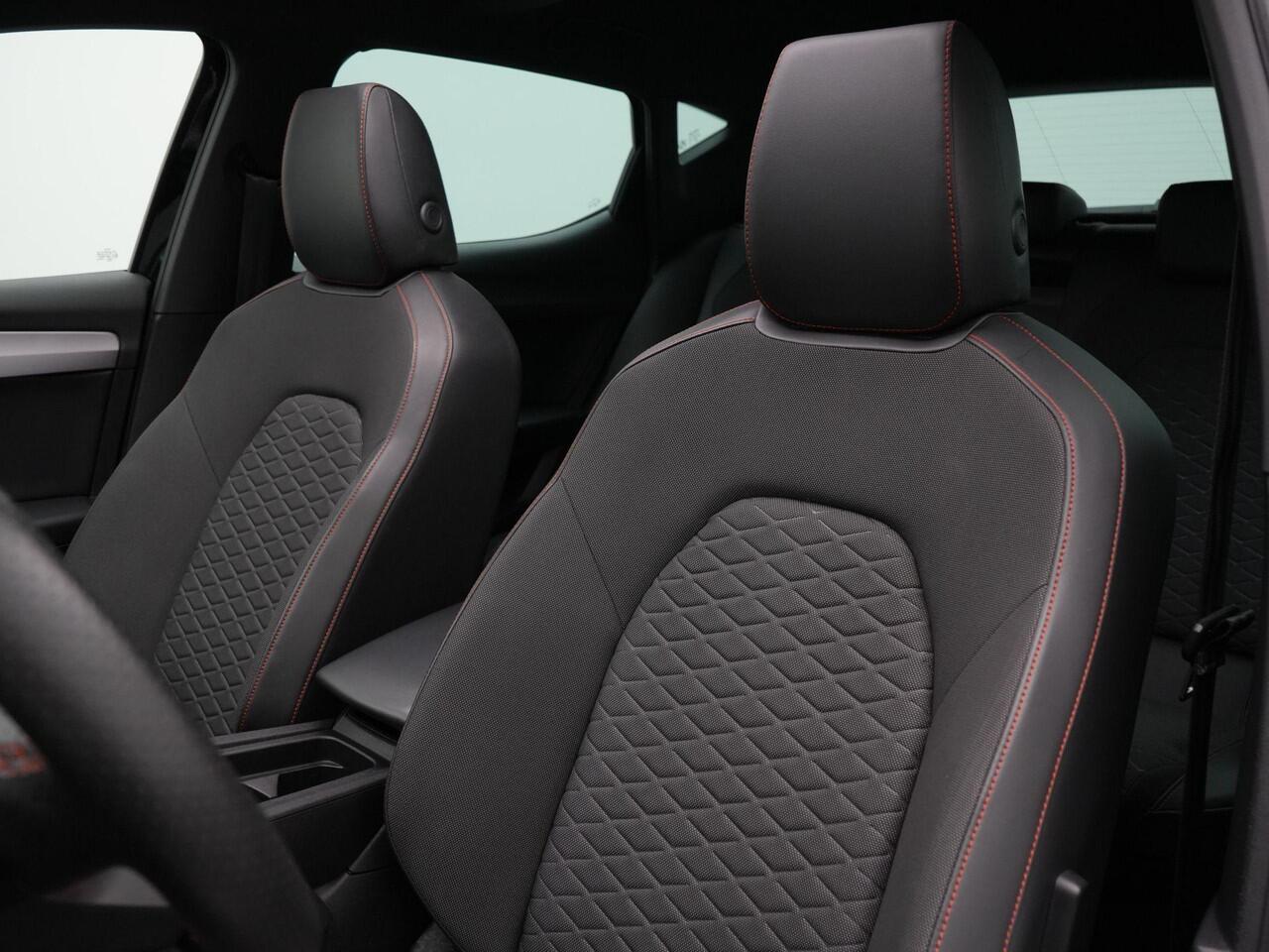 Seat LEON 1.4 TSI eHybrid 204 pk DSG PHEV FR Business Intense | Panoramadak | Stuur-/stoelverwarming | Achteruitrijcamera | Navigatie