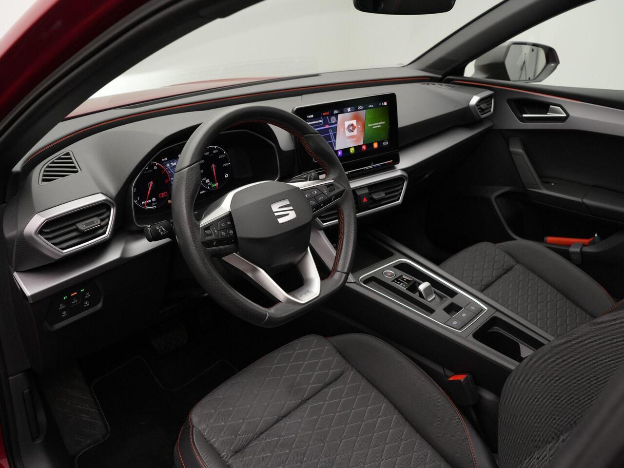 Seat LEON 1.5 eTSI 150 pk DSG FR Launch Edition | Panoramadak | Trekhaak | Navigatie | Parkeersensoren voor/achter