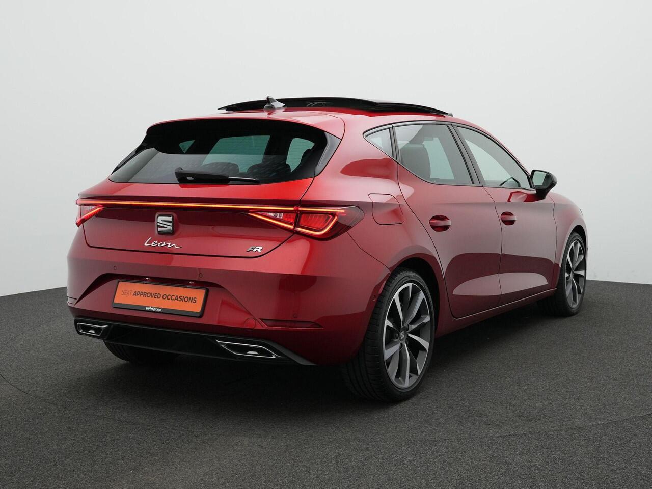 Seat LEON 1.5 eTSI 150 pk DSG FR Launch Edition | Panoramadak | Trekhaak | Navigatie | Parkeersensoren voor/achter