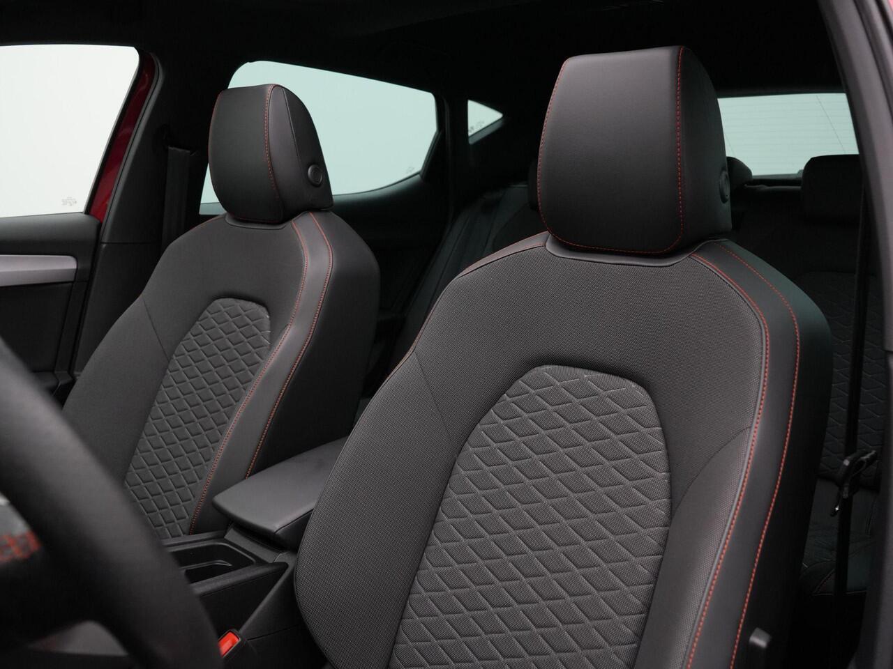 Seat LEON 1.5 eTSI 150 pk DSG FR Launch Edition | Panoramadak | Trekhaak | Navigatie | Parkeersensoren voor/achter