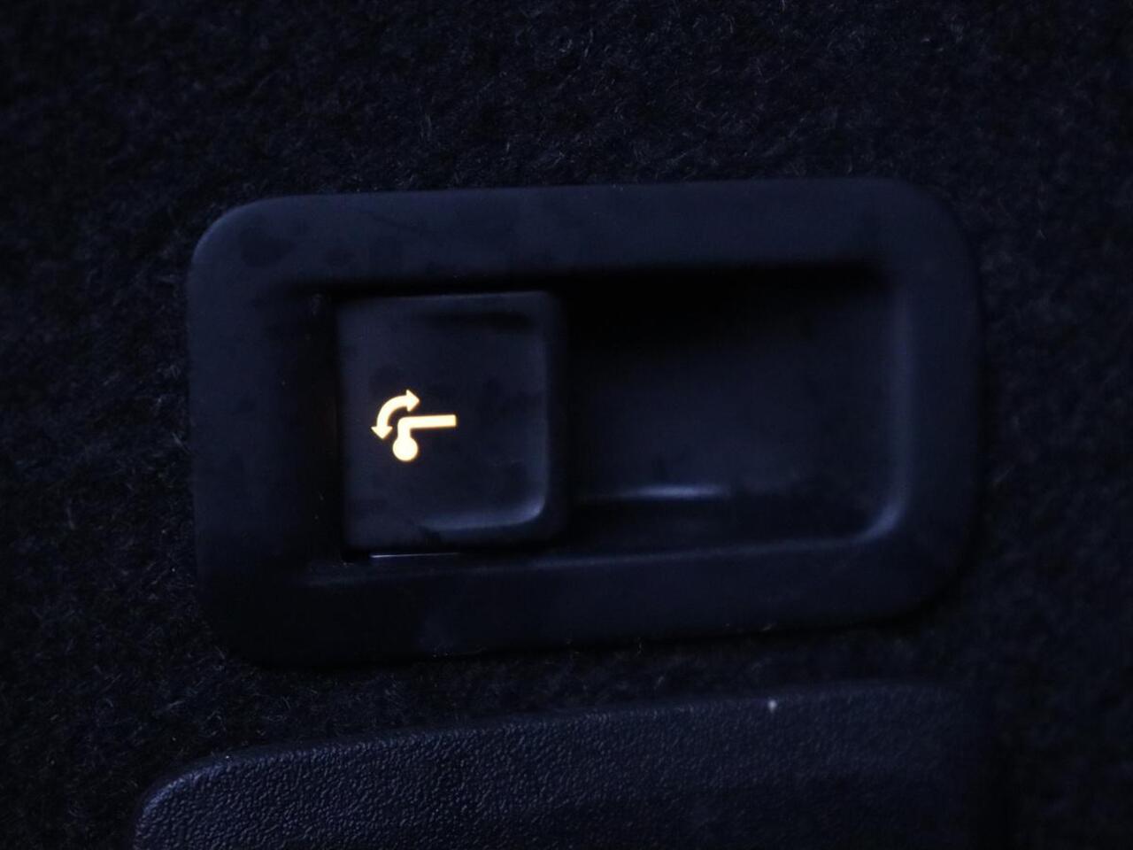 Seat LEON 1.5 TSI FR Business Intense | Trekhaak | Carplay | Adaptive cruise | Navigatie | Sportstoelen | Camera | Dodehoek detectie | Parkeerhulp | DAB | Full LED