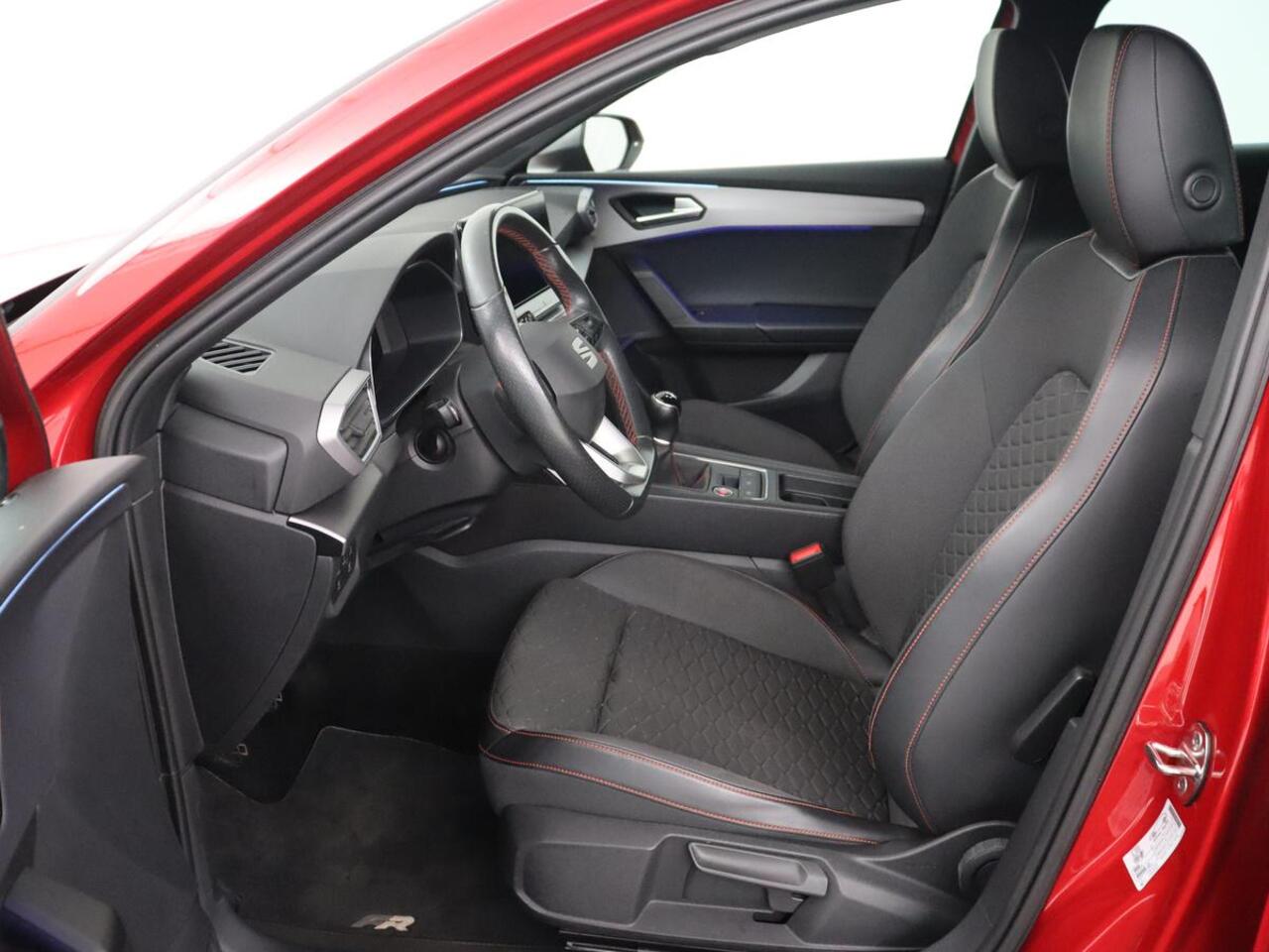 Seat LEON 1.5 TSI FR Business Intense | Trekhaak | Carplay | Adaptive cruise | Navigatie | Sportstoelen | Camera | Dodehoek detectie | Parkeerhulp | DAB | Full LED