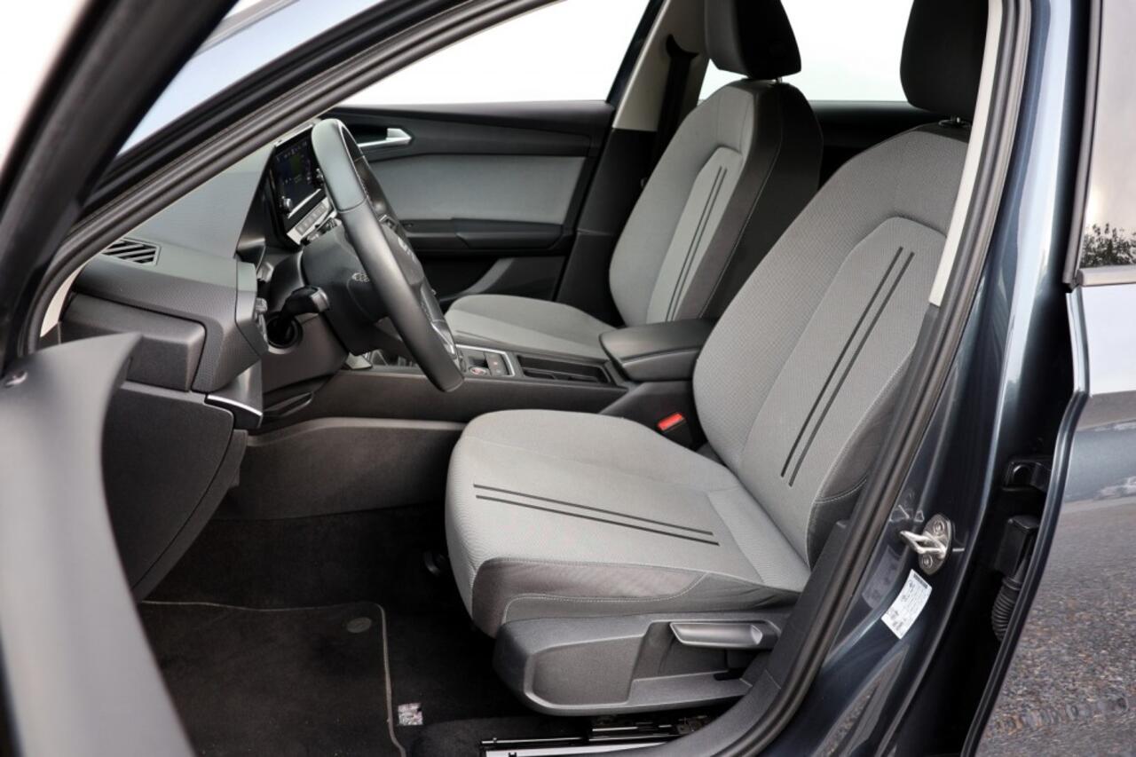 Seat LEON Sportstourer 1.5 TSI Style - 131 pk **Full Link / PDC / Cruise