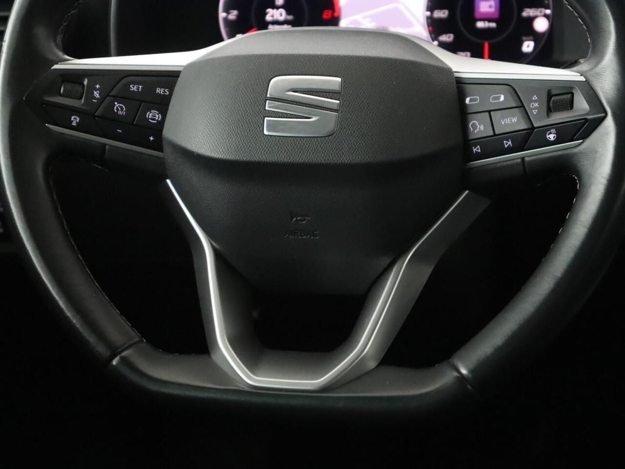 Seat LEON 1.0 TSI Style Business Intense | Trekhaak | Stoelverwarming | Carplay | Adaptive cruise | Stuurverwarming | Keyless | Camera | Navigatie | Full LED | Park Assist | Digital Cockpit