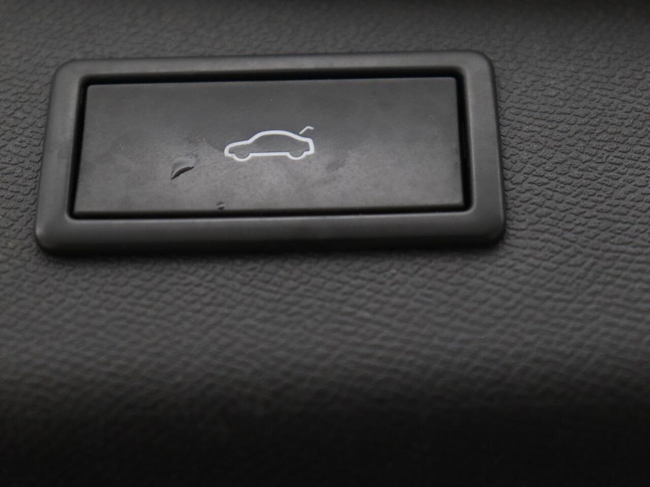 Seat LEON 1.0 TSI Style Business Intense | Trekhaak | Stoelverwarming | Carplay | Adaptive cruise | Stuurverwarming | Keyless | Camera | Navigatie | Full LED | Park Assist | Digital Cockpit