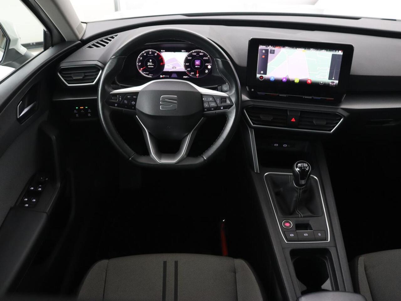 Seat LEON 1.0 TSI Style Business Intense | Trekhaak | Stoelverwarming | Carplay | Adaptive cruise | Stuurverwarming | Keyless | Camera | Navigatie | Full LED | Park Assist | Digital Cockpit