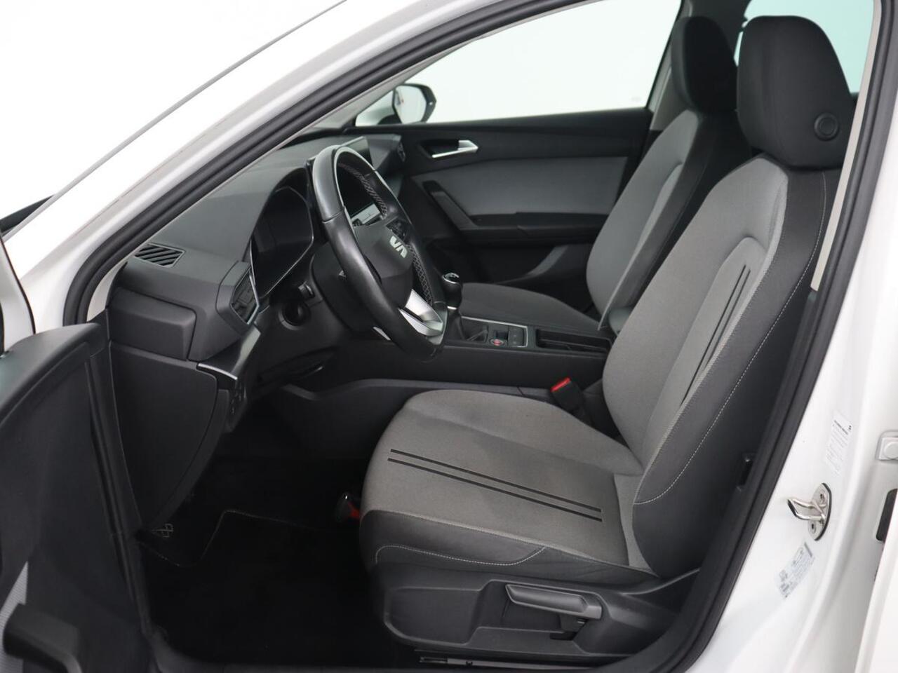 Seat LEON 1.0 TSI Style Business Intense | Trekhaak | Stoelverwarming | Carplay | Adaptive cruise | Stuurverwarming | Keyless | Camera | Navigatie | Full LED | Park Assist | Digital Cockpit