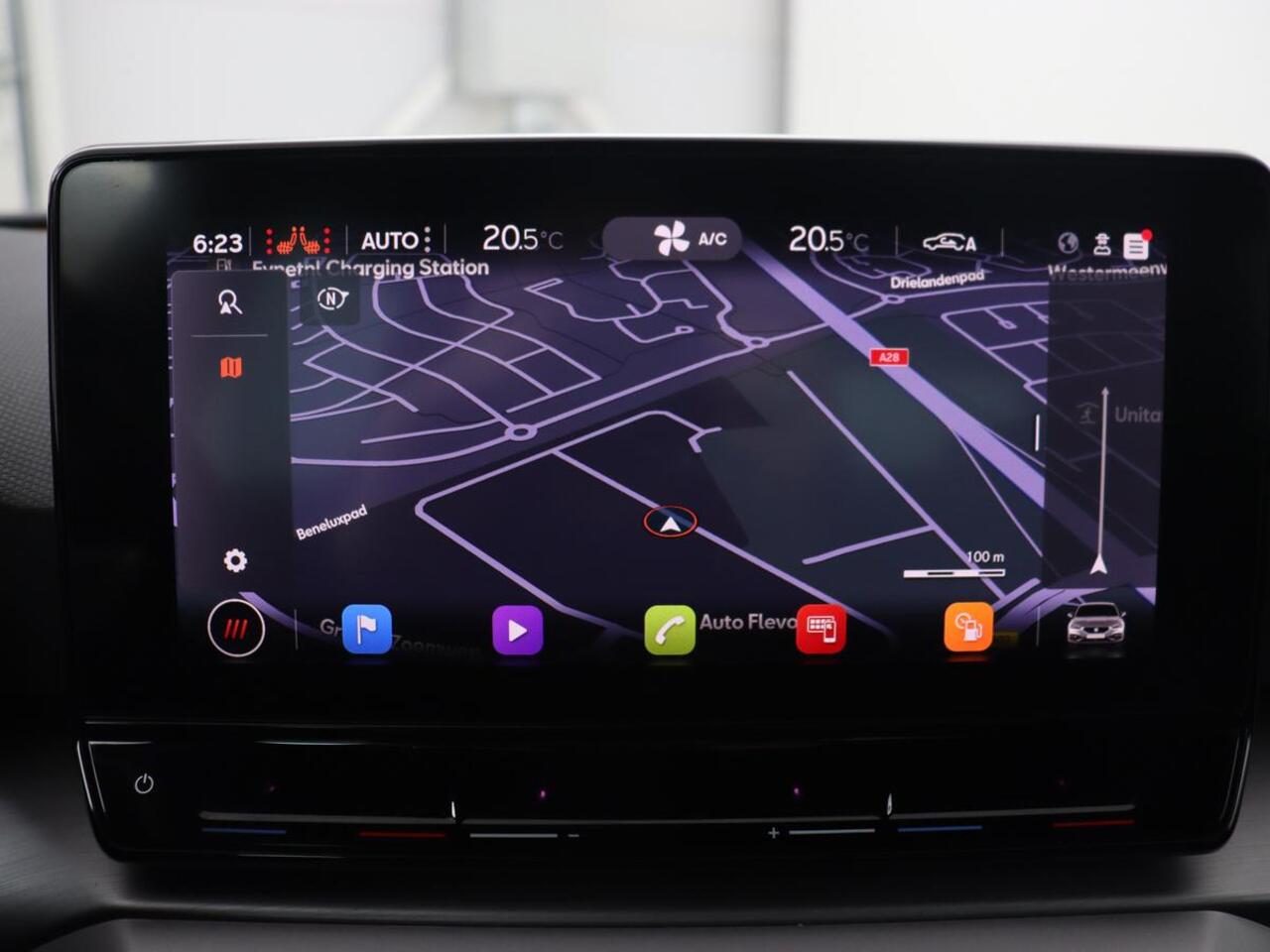 Seat LEON 1.5 eTSI FR Launch Edition | Stoelverwarming | Carplay | Adaptive cruise | Dynamic Chassis Control | Keyless | Sfeerverlichting | Stuurverwarming | Navigatie | Parkeerhulp