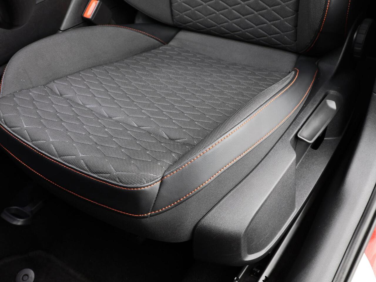 Seat LEON Sportstourer 1.4 TSI 204pk DSG eHybrid PHEV FR · Apple/Android Car Play · P-Sensoren · Navigatie · Cruise Control · P-Sensoren · Sfeerverlichting · Afneembare trekhaak · 17'' Inch ·