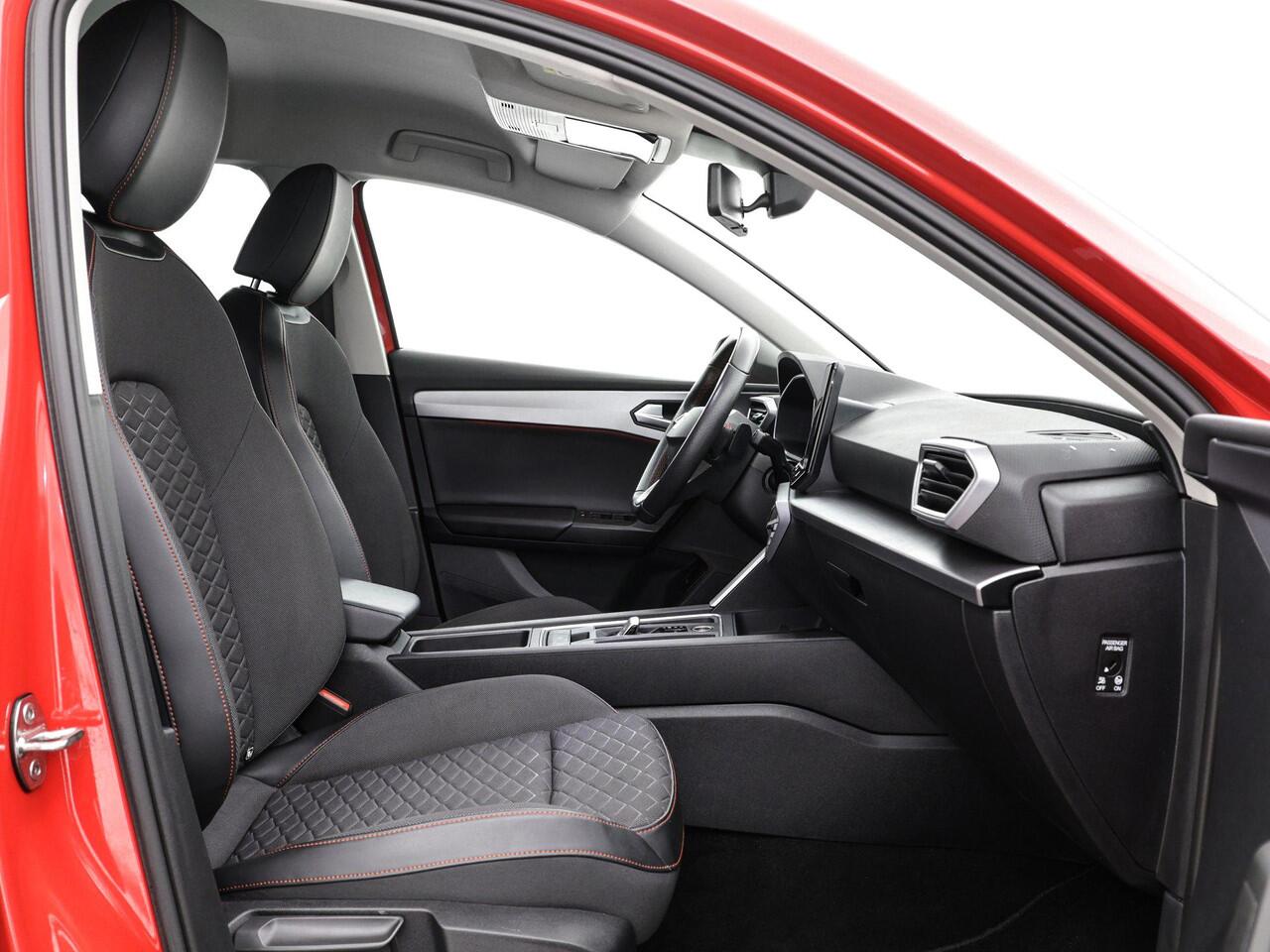 Seat LEON Sportstourer 1.4 TSI 204pk DSG eHybrid PHEV FR · Apple/Android Car Play · P-Sensoren · Navigatie · Cruise Control · P-Sensoren · Sfeerverlichting · Afneembare trekhaak · 17'' Inch ·