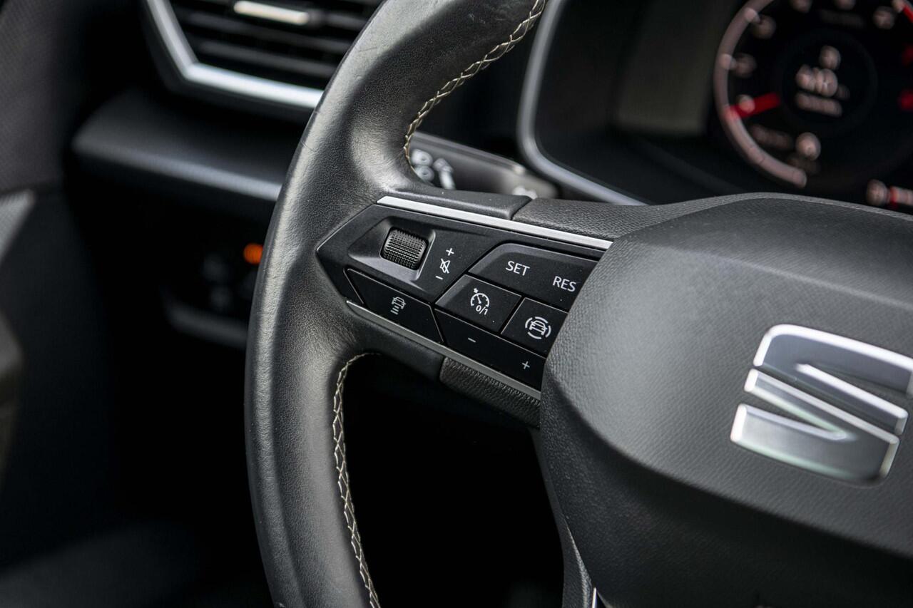 Seat LEON 1.0 TSi 110 pk Style Launch Edition | Elek. Trekhaak | Camera | Stoel-/Stuurwielverwarming