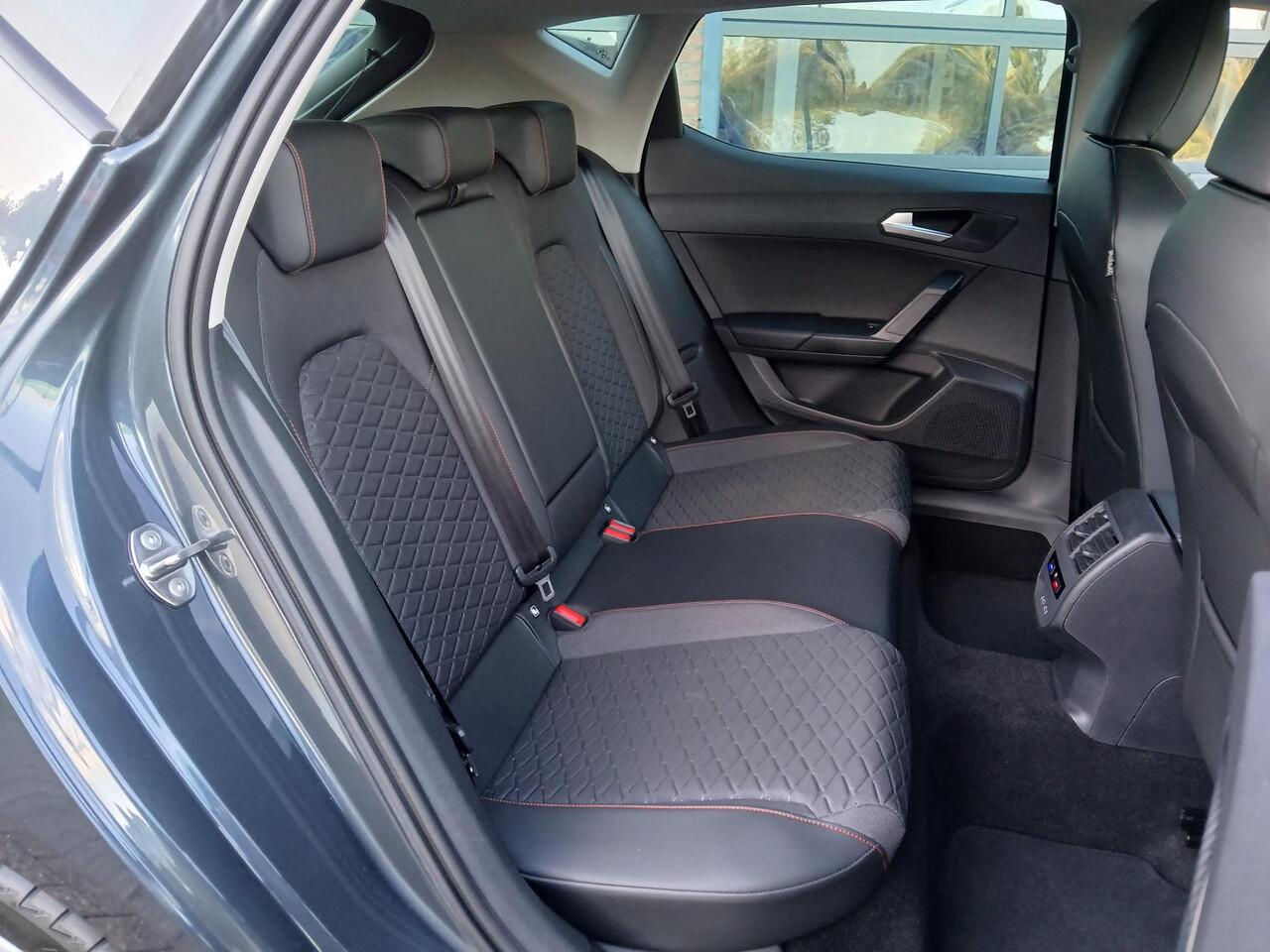 Seat LEON 1.5 TSI FR Business Intense + 18 INCH