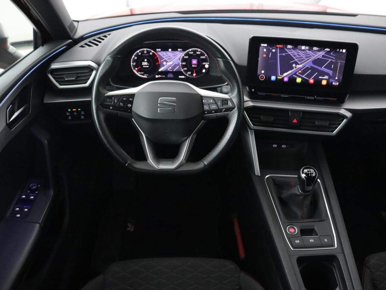 Seat LEON 1.5 eTSI FR Business Intense | Trekhaak | Carplay | Adaptive cruise | Navigatie | Sportstoelen | Camera | Dodehoek detectie | Parkeerhulp | DAB | Full LED