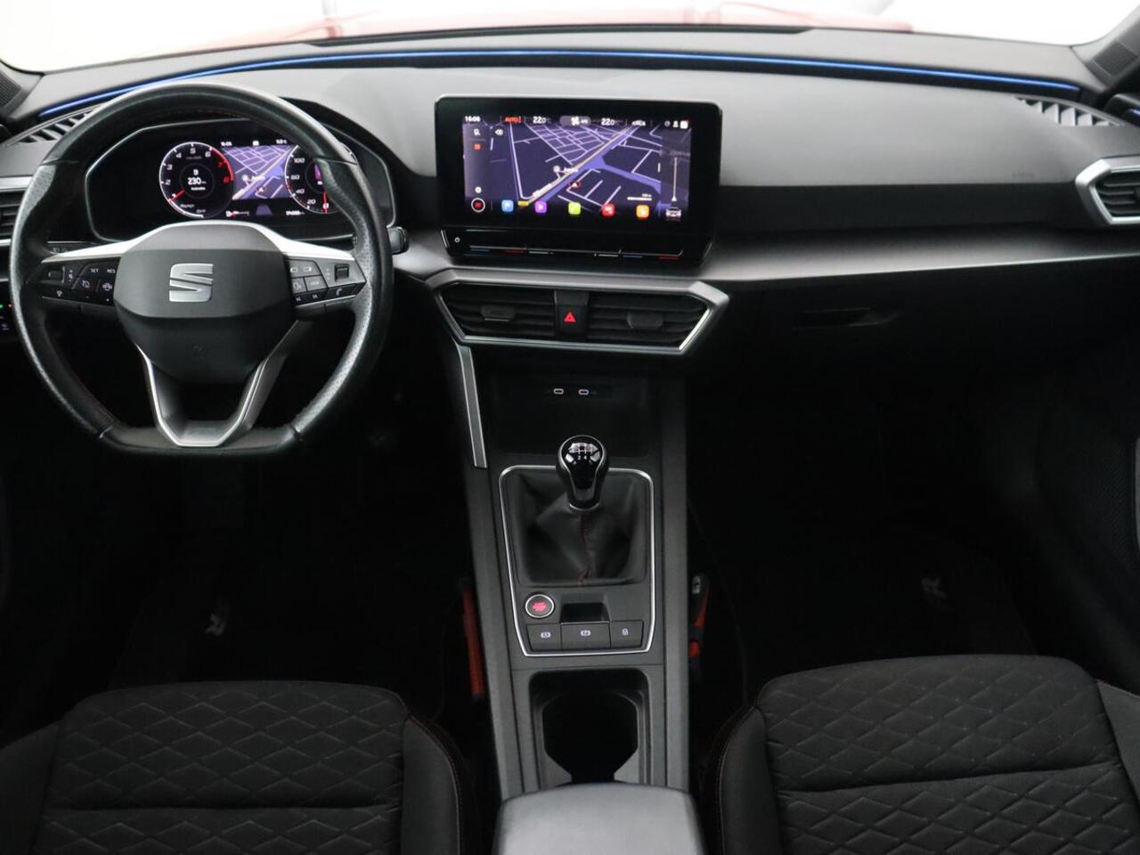 Seat LEON 1.5 eTSI FR Business Intense | Trekhaak | Carplay | Adaptive cruise | Navigatie | Sportstoelen | Camera | Dodehoek detectie | Parkeerhulp | DAB | Full LED