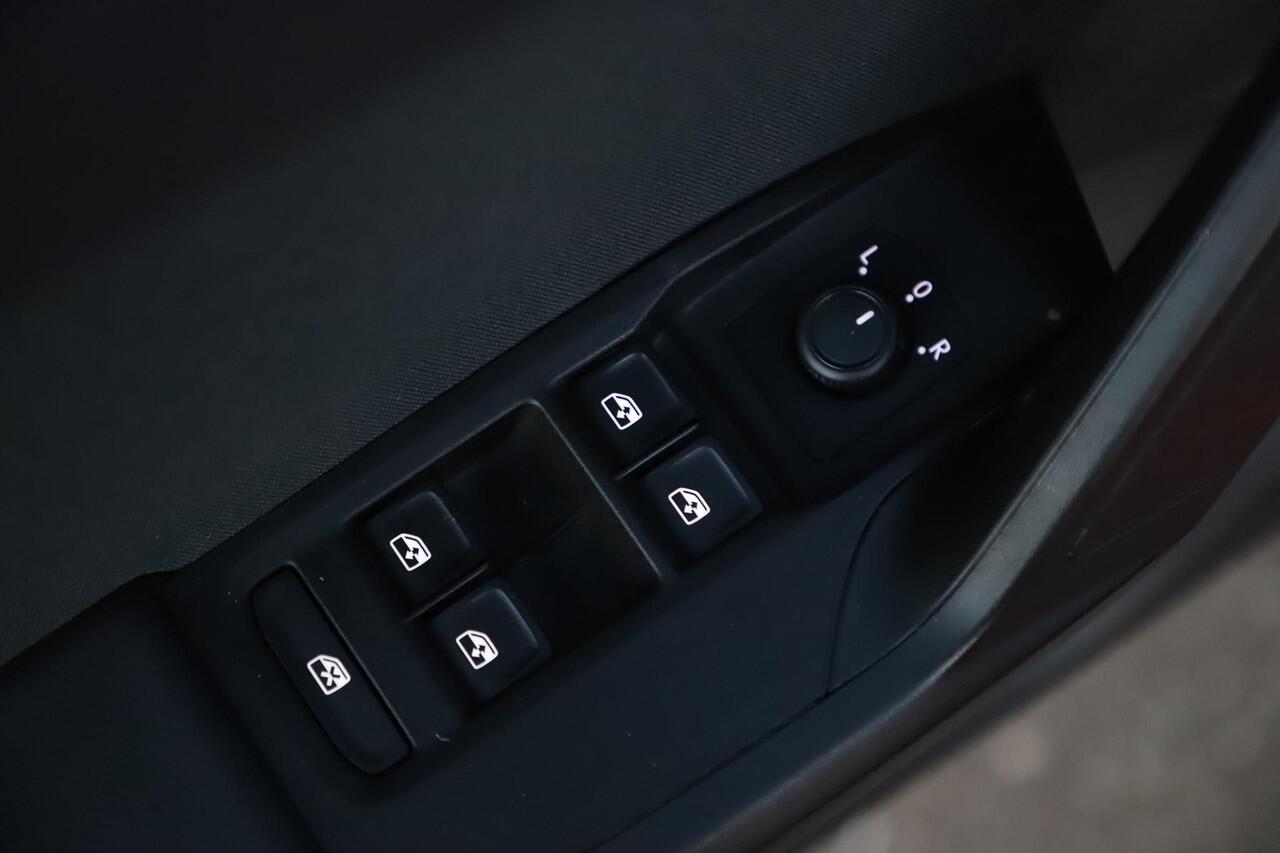 Seat LEON Sportstourer 1.0 TSI Business Virtual Cockpit Full LED Navigatie Draadloos Carplay Android Clima Cruise Control 16 inch LMV