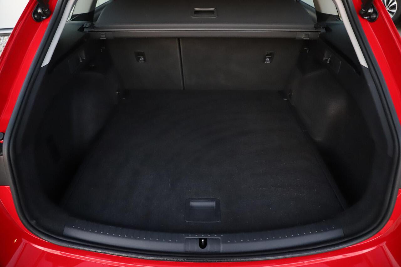 Seat LEON Sportstourer 1.0 TSI Business Virtual Cockpit Full LED Navigatie Draadloos Carplay Android Clima Cruise Control 16 inch LMV