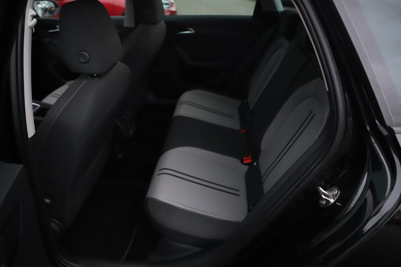 Seat LEON Sportstourer 1.5 eTSI Style Business Intense 150PK DSG Automaat LED Navigatie Achteruitrijcamera Climate Adaptive Cruise Control 16 inch LMV Carplay Android