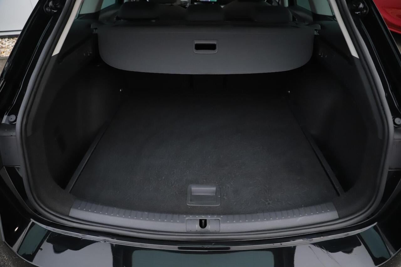 Seat LEON Sportstourer 1.5 eTSI Style Business Intense 150PK DSG Automaat LED Navigatie Achteruitrijcamera Climate Adaptive Cruise Control 16 inch LMV Carplay Android