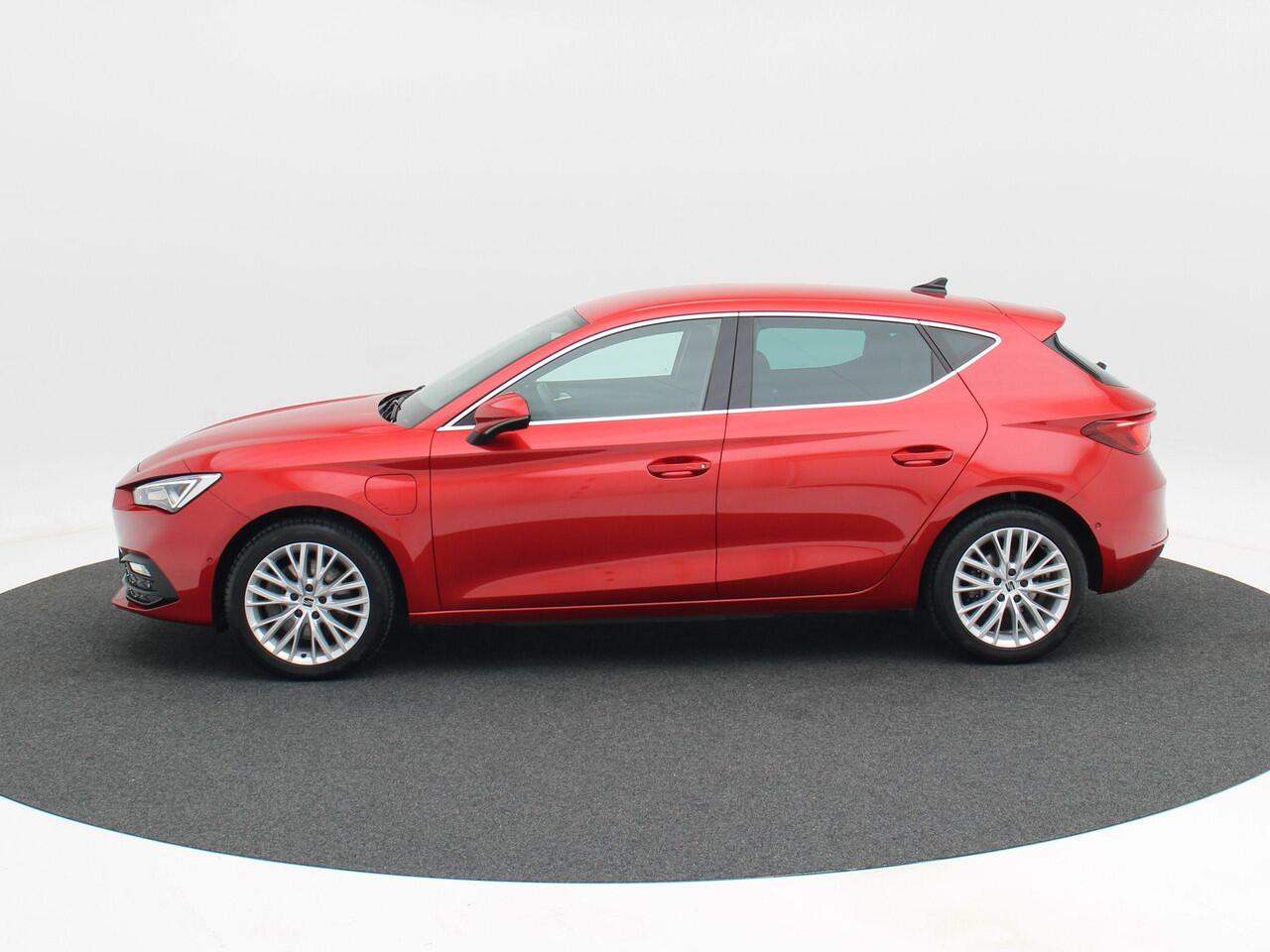 Seat LEON 1.4 TSi eHybrid 204 Pk PHEV | Adaptive Cruise | Climate Control | Stuur/Stoelverwarming | Trekhaak | Carplay | Navigatie | Camera | 17 Inch | 87.265 Km!!