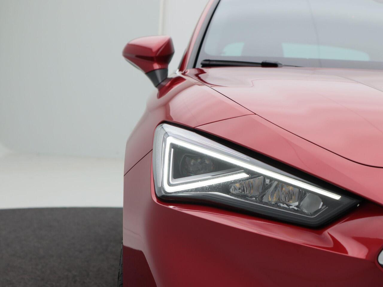 Seat LEON 1.4 TSi eHybrid 204 Pk PHEV | Adaptive Cruise | Climate Control | Stuur/Stoelverwarming | Trekhaak | Carplay | Navigatie | Camera | 17 Inch | 87.265 Km!!