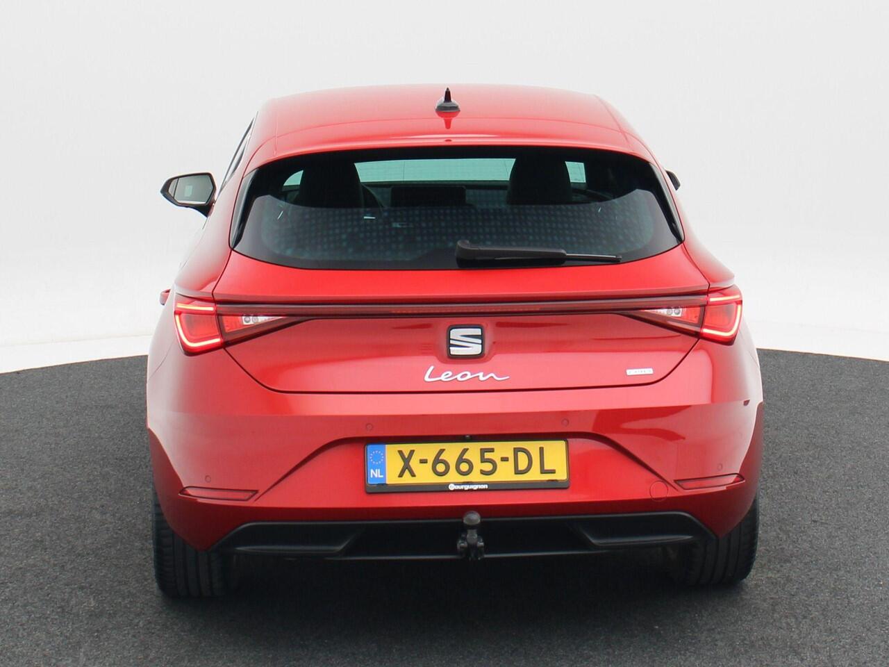 Seat LEON 1.4 TSi eHybrid 204 Pk PHEV | Adaptive Cruise | Climate Control | Stuur/Stoelverwarming | Trekhaak | Carplay | Navigatie | Camera | 17 Inch | 87.265 Km!!