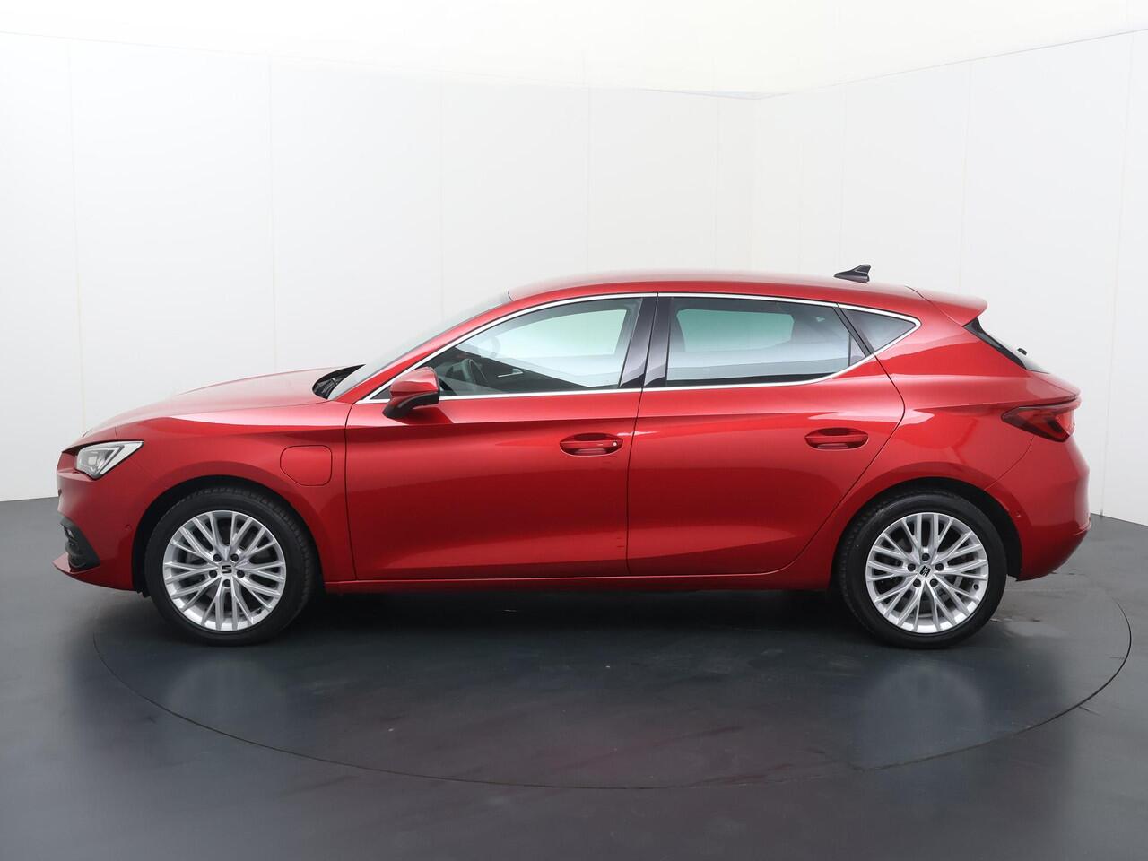 Seat LEON 1.4 TSI eHybrid PHEV FR Business Intense | 204 PK | Automaat | Adaptive cruise control | Achteruitrijcamera | LED verlichting | Apple Carplay/Android Auto |