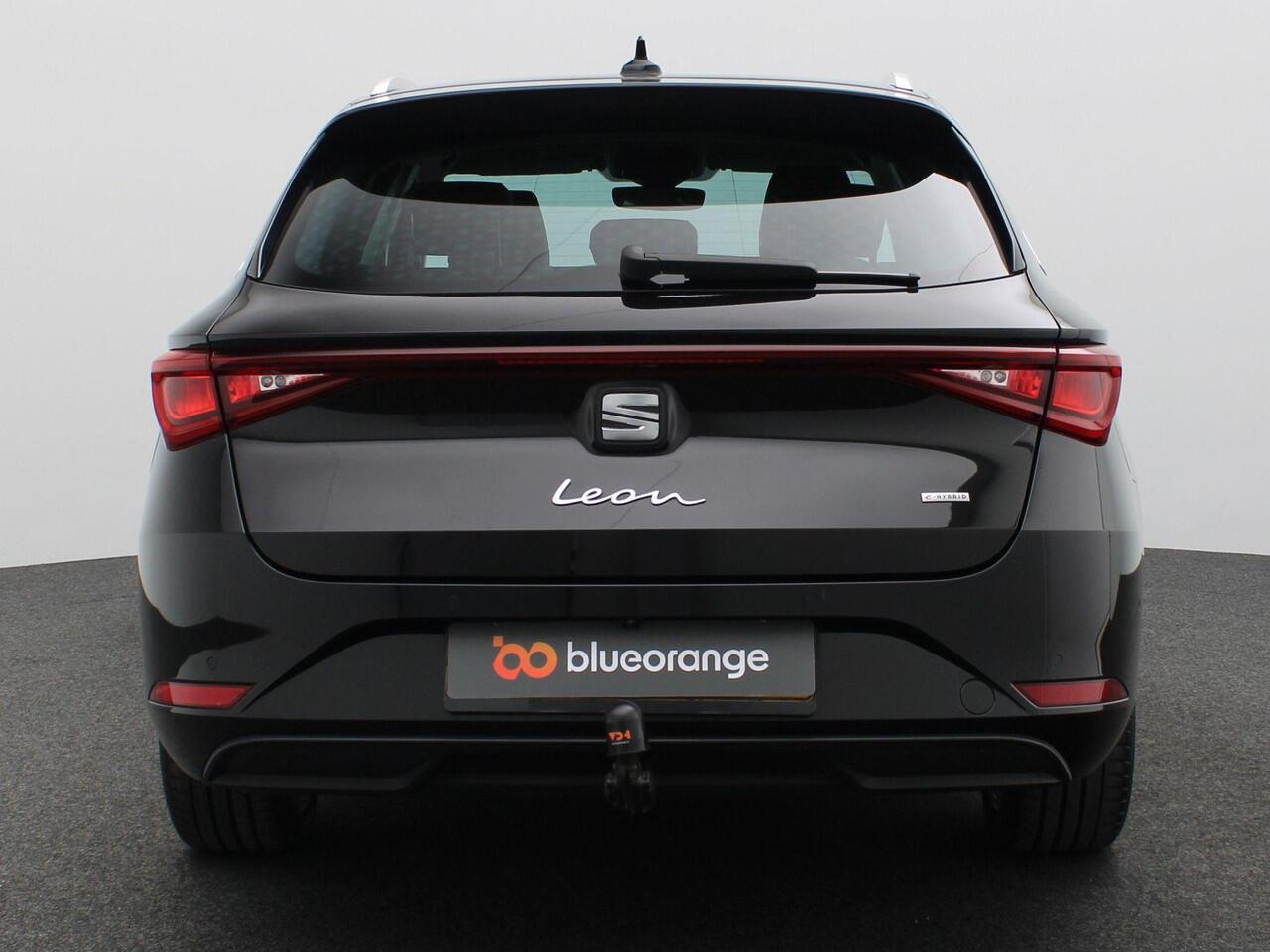 Seat LEON Sportstourer 1.4 TSI eHybrid PHEV Xcellence 204PK DSG SOH 89%, Trekhaak, Stoelverwarming, Achteruitrijcamera, Dodehoek Detectie, Apple Carplay, Adaptieve cruise control, PDC v+a