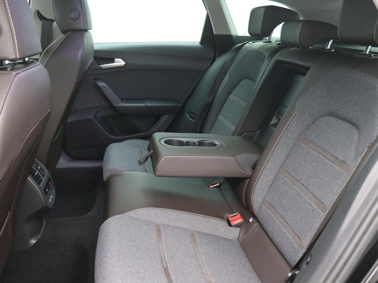 Seat LEON Sportstourer 1.4 TSI eHybrid PHEV Xcellence 204PK DSG SOH 89%, Trekhaak, Stoelverwarming, Achteruitrijcamera, Dodehoek Detectie, Apple Carplay, Adaptieve cruise control, PDC v+a