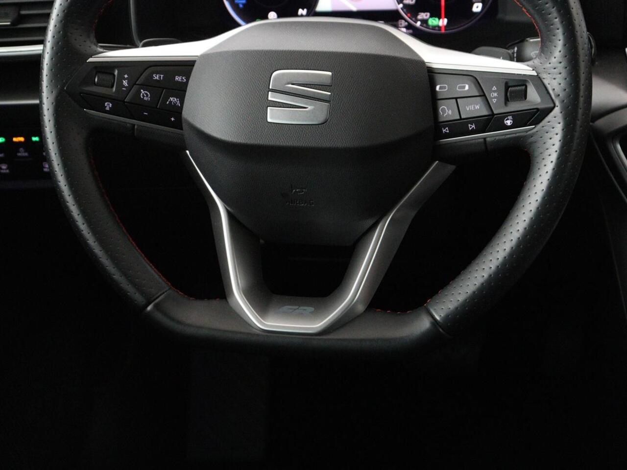 Seat LEON 1.4 TSI eHybrid PHEV FR | Stoel & stuurverwarming | Camera | Adaptive cruise | Carplay | Navigatie | Sfeerverlichting | Park Assist | Climate control | Full LED | PHEV | Plug In