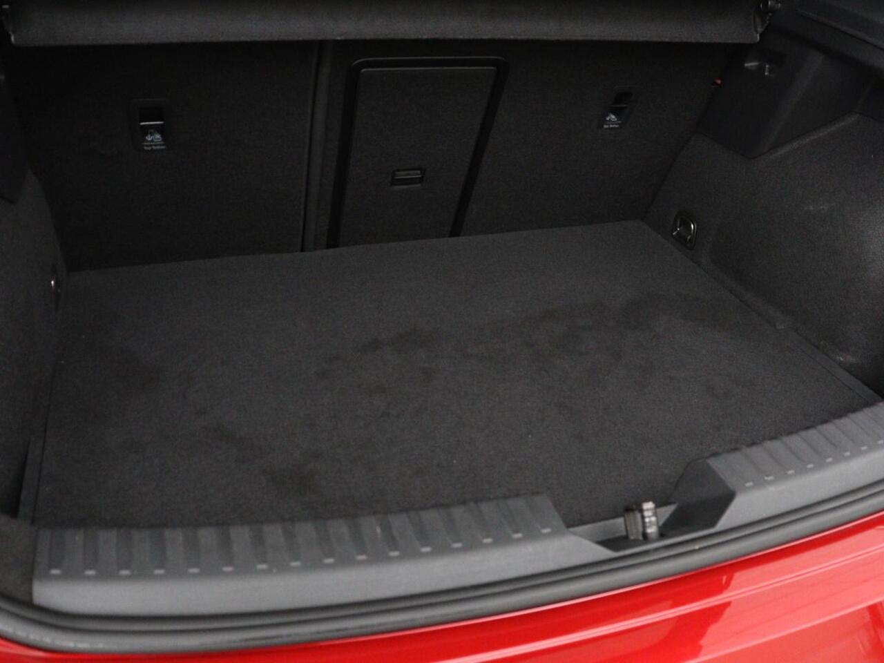 Seat LEON 1.4 TSI eHybrid PHEV FR | Stoel & stuurverwarming | Camera | Adaptive cruise | Carplay | Navigatie | Sfeerverlichting | Park Assist | Climate control | Full LED | PHEV | Plug In