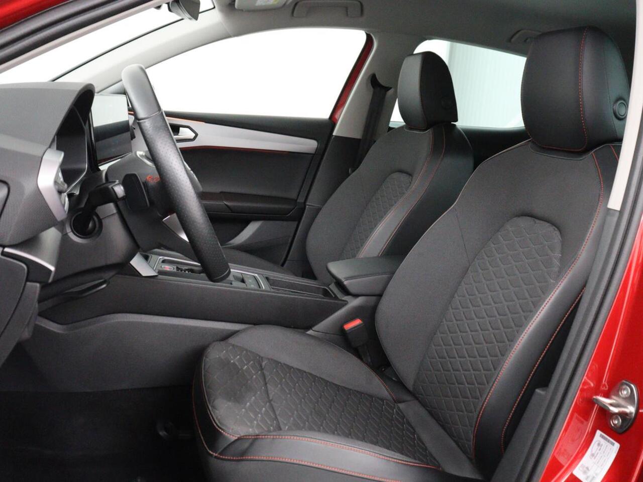 Seat LEON 1.4 TSI eHybrid PHEV FR | Stoel & stuurverwarming | Camera | Adaptive cruise | Carplay | Navigatie | Sfeerverlichting | Park Assist | Climate control | Full LED | PHEV | Plug In