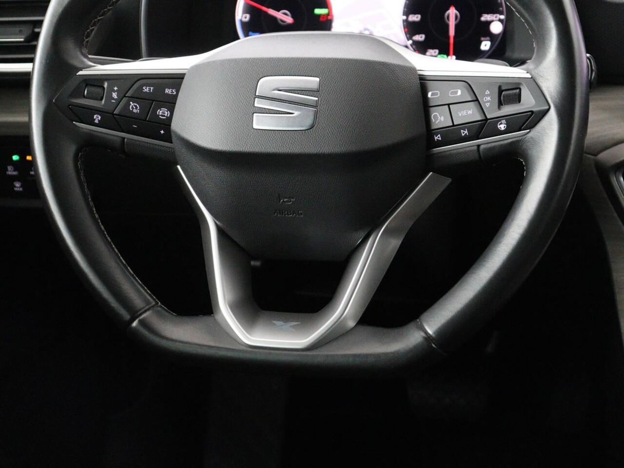 Seat LEON 1.4 TSI eHybrid PHEV Xcellence | Leder/Alcantara | Stoelverwarming | Adaptive cruise | Carplay | Sfeerverlichting | Navigatie | Stuurverwarming | Keyless | Full LED | Plug In