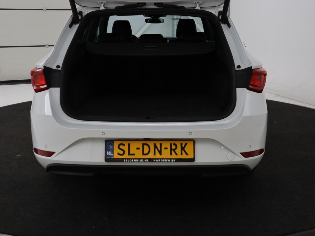 Seat LEON 1.4 TSI eHybrid PHEV Xcellence | Leder/Alcantara | Stoelverwarming | Adaptive cruise | Carplay | Sfeerverlichting | Navigatie | Stuurverwarming | Keyless | Full LED | Plug In