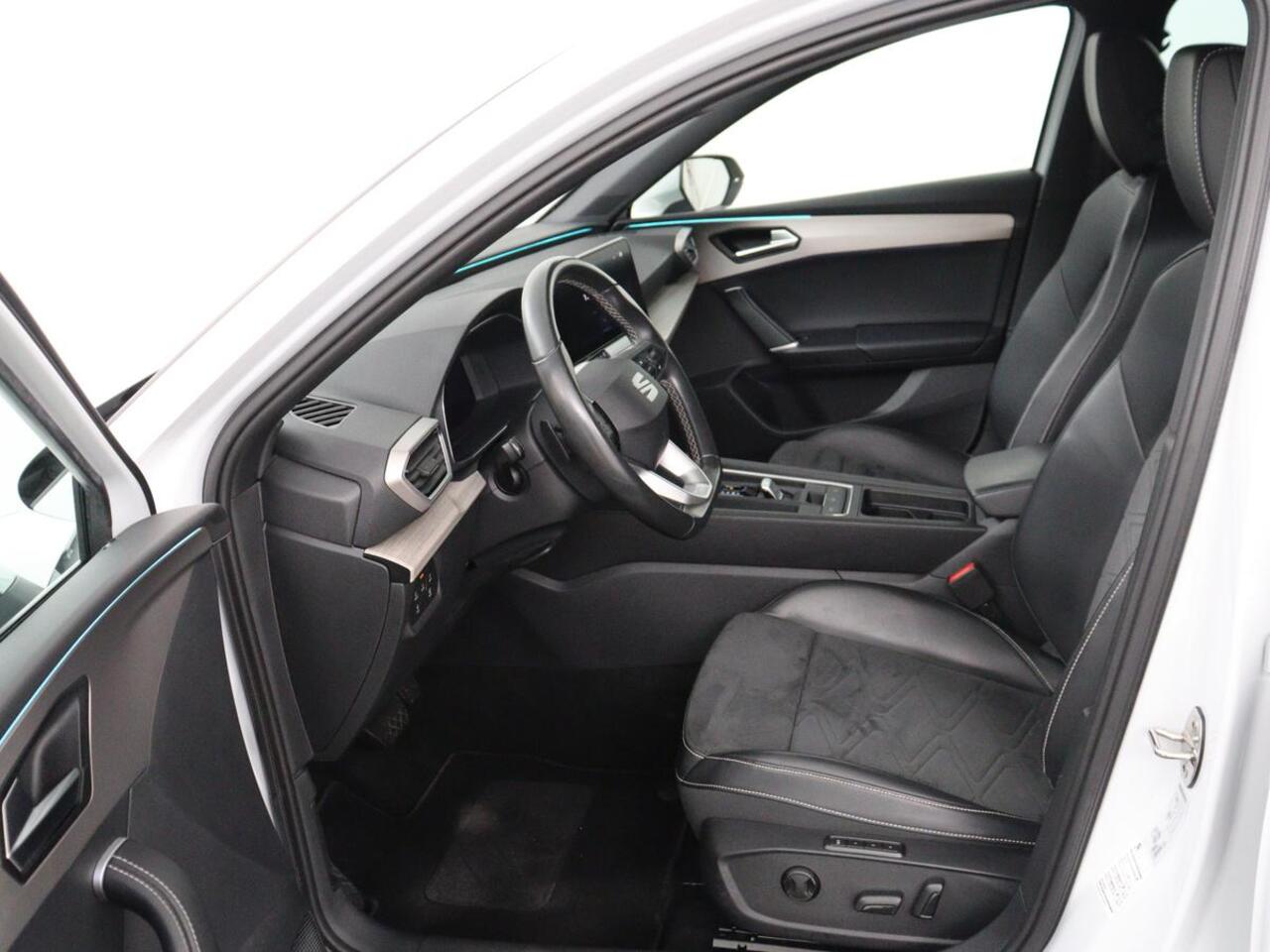 Seat LEON 1.4 TSI eHybrid PHEV Xcellence | Leder/Alcantara | Stoelverwarming | Adaptive cruise | Carplay | Sfeerverlichting | Navigatie | Stuurverwarming | Keyless | Full LED | Plug In