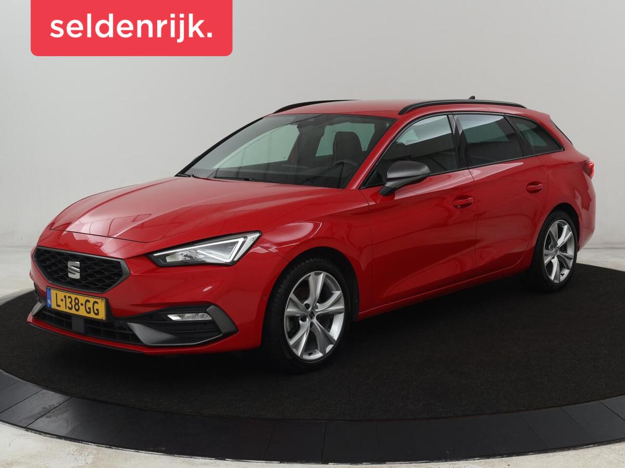 Seat LEON 1.5 TSI FR Launch Edition | Trekhaak | Adaptive cruise | Carplay | Navigatie | Sfeerverlichting | Parkeerhulp | Full LED | Climate control | Bluetooth