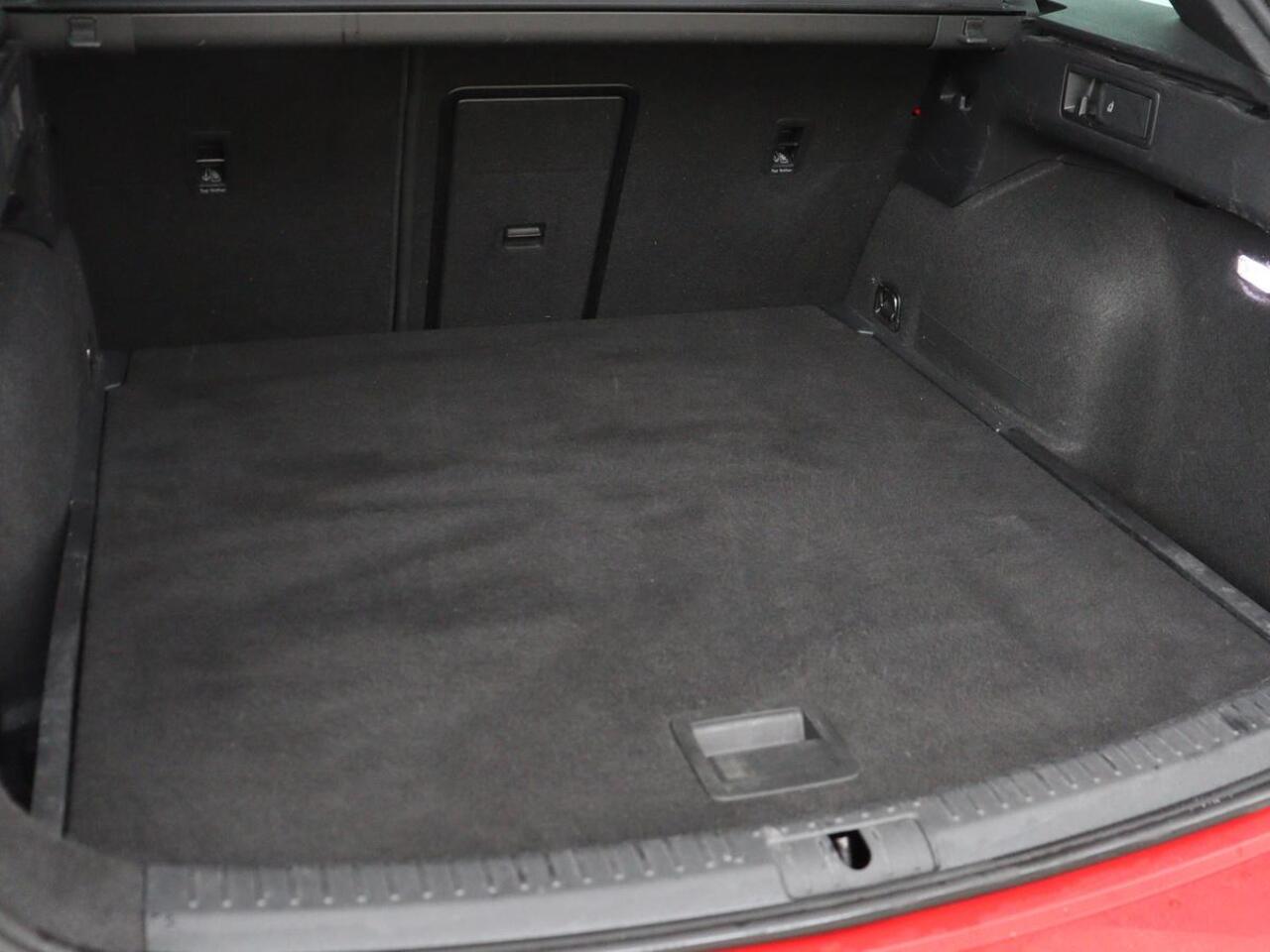 Seat LEON 1.5 TSI FR Launch Edition | Trekhaak | Adaptive cruise | Carplay | Navigatie | Sfeerverlichting | Parkeerhulp | Full LED | Climate control | Bluetooth