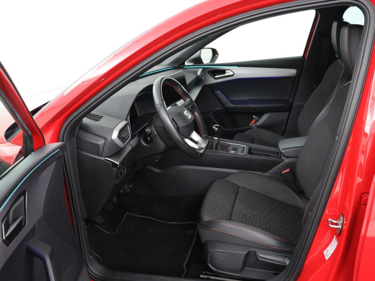 Seat LEON 1.5 TSI FR Launch Edition | Trekhaak | Adaptive cruise | Carplay | Navigatie | Sfeerverlichting | Parkeerhulp | Full LED | Climate control | Bluetooth