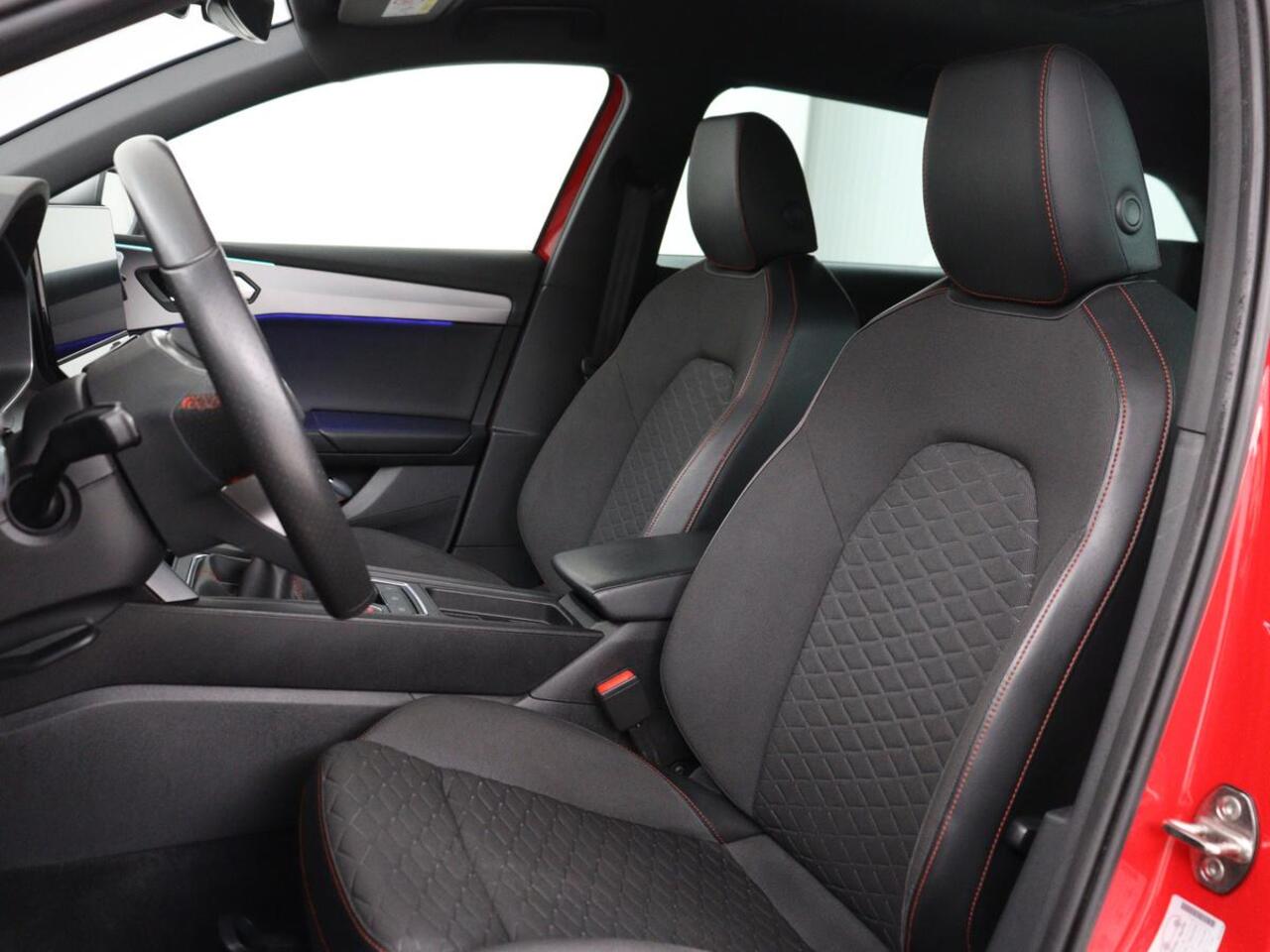 Seat LEON 1.5 TSI FR Launch Edition | Trekhaak | Adaptive cruise | Carplay | Navigatie | Sfeerverlichting | Parkeerhulp | Full LED | Climate control | Bluetooth