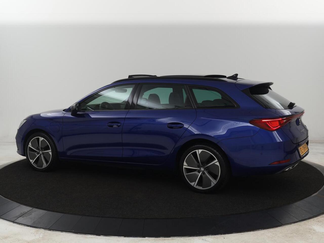 Seat LEON 1.4 TSI eHybrid PHEV FR | Panoramadak | Stoelverwarming | Leder/Alcantara | Adaptive cruise | Camera | Carplay | Navigatie | Stuurverwarming | Plug In