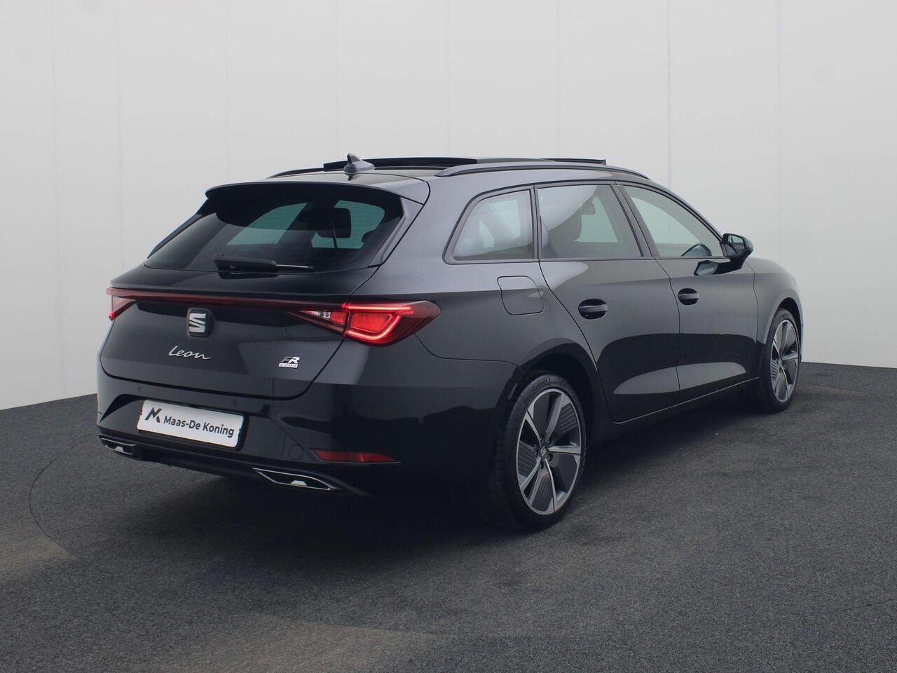 Seat LEON Sportstourer 1.4 TSI/204PK eHybrid PHEV FR · Panoramadak · Apple/Android Car Play · Navigatie · Camera + Parkeersensoren