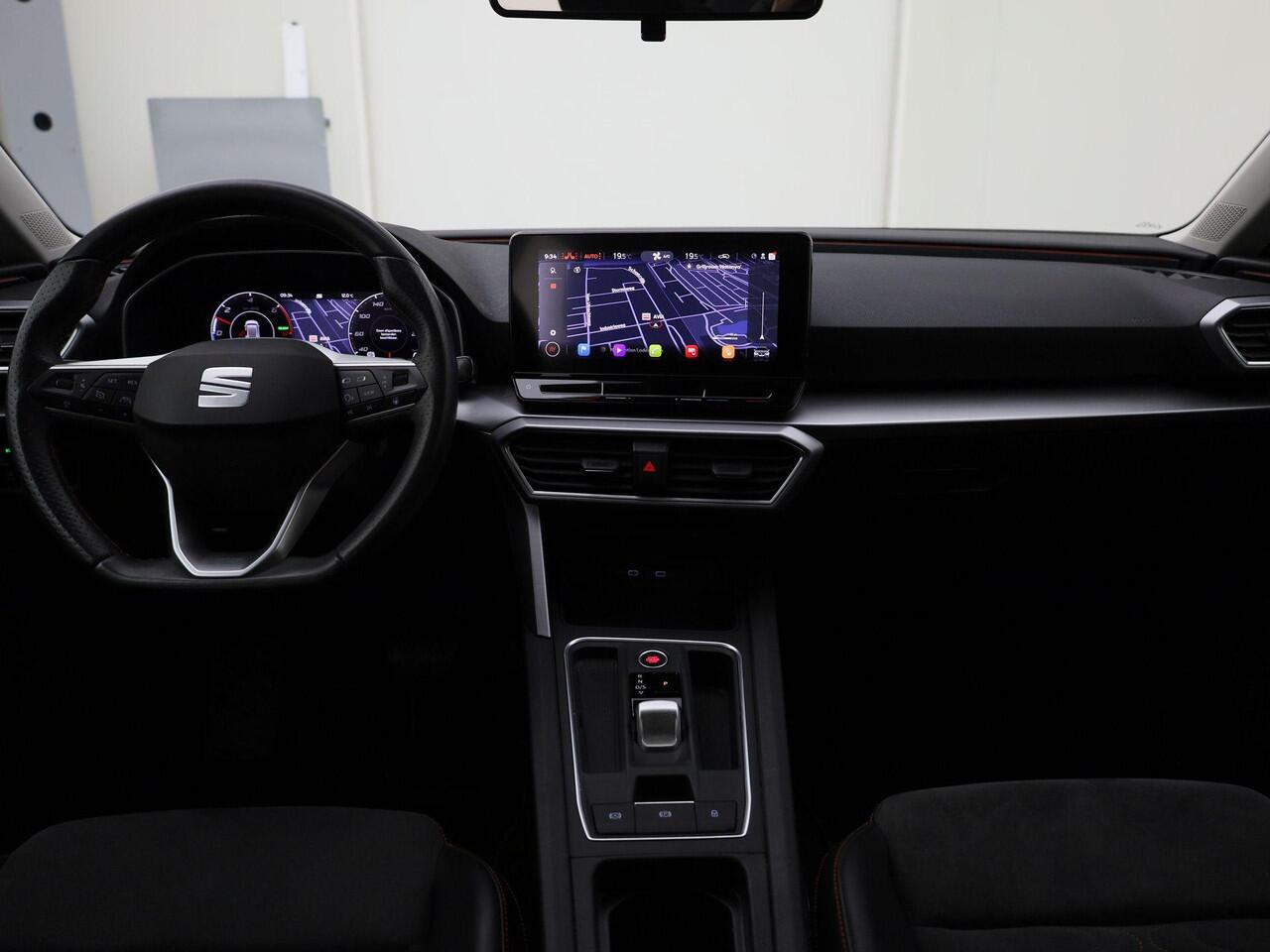 Seat LEON Sportstourer 1.4 TSI/204PK eHybrid PHEV FR · Panoramadak · Apple/Android Car Play · Navigatie · Camera + Parkeersensoren